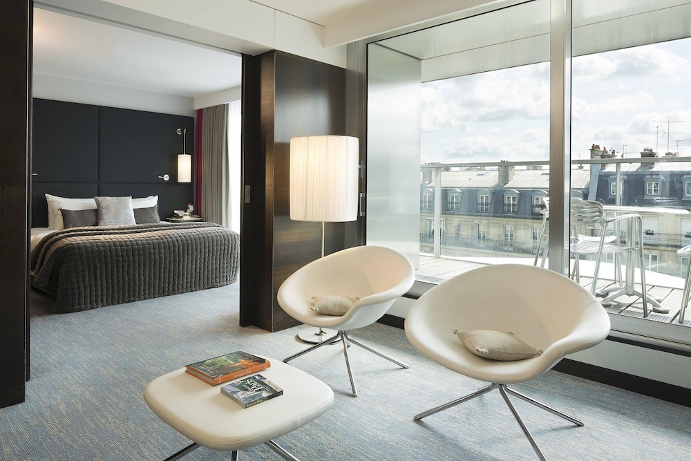 Renaissance Paris Arc de Triomphe Hotel 28/31