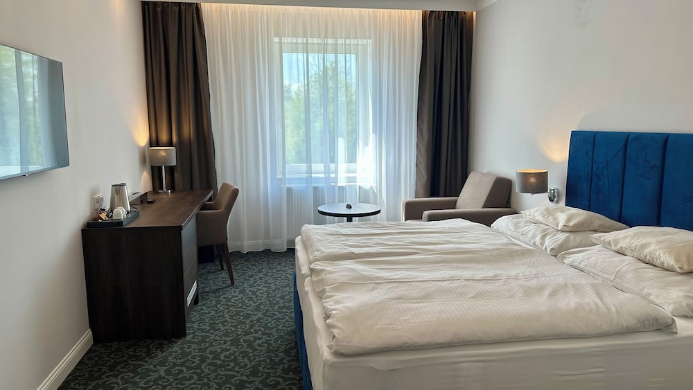 DELUXE, DOUBLE BED
