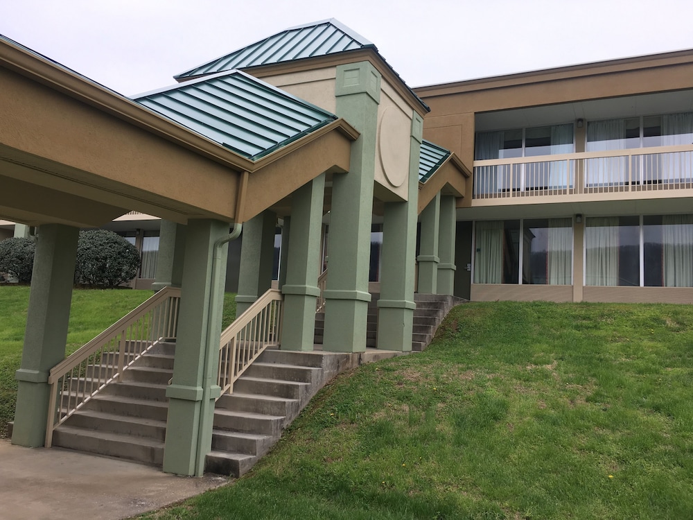 OYO Hotel Harriman near I-40 43/48