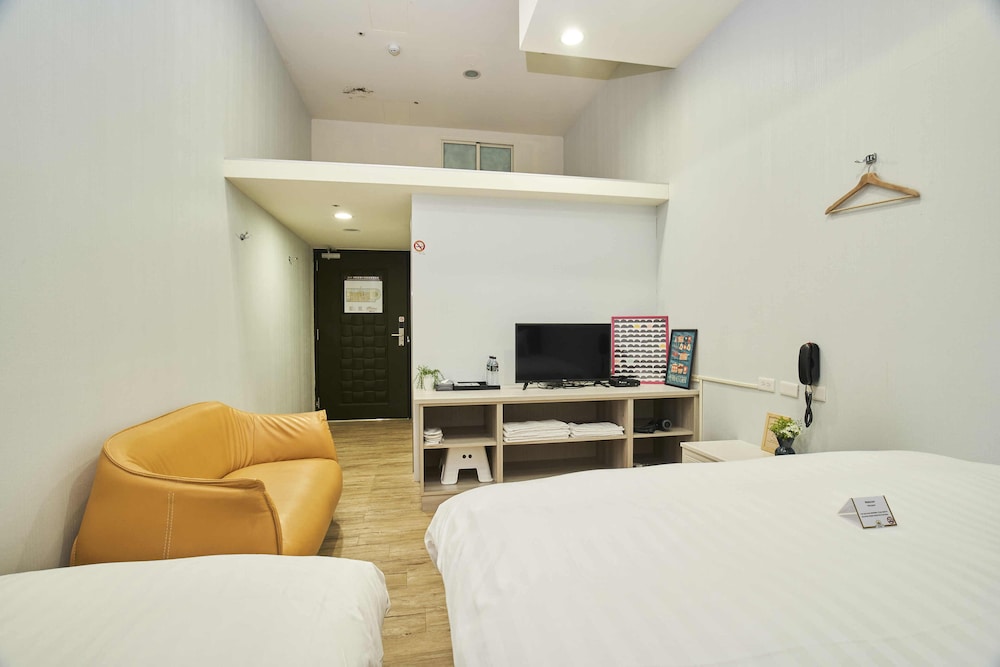 Place X Hotel 9/46