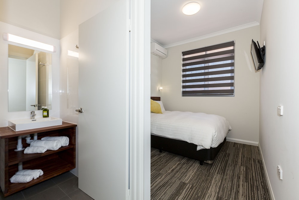 Gallery Hotel 24/71