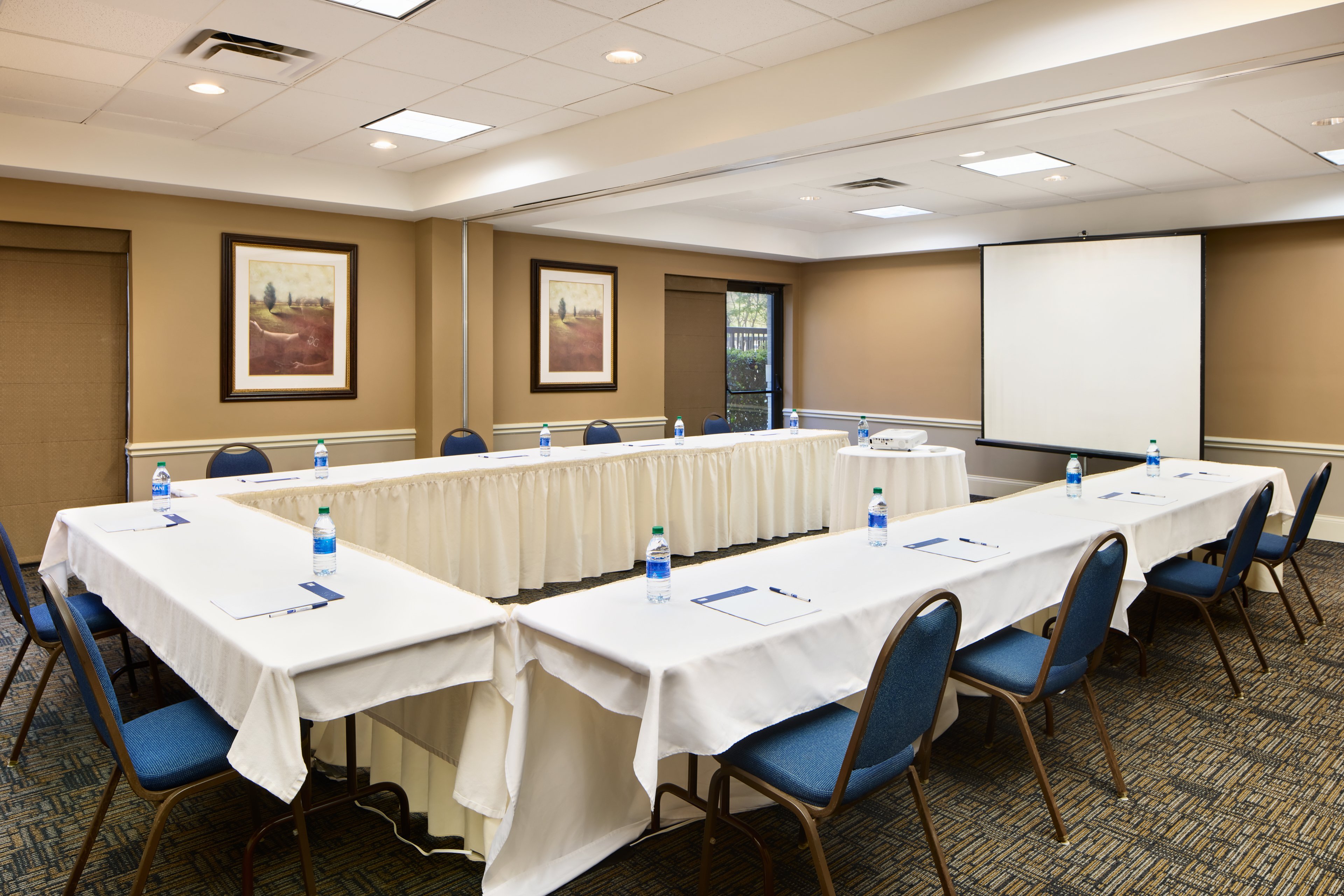 Holiday Inn Express & Suites Alpharetta - Windward Parkway 26/33