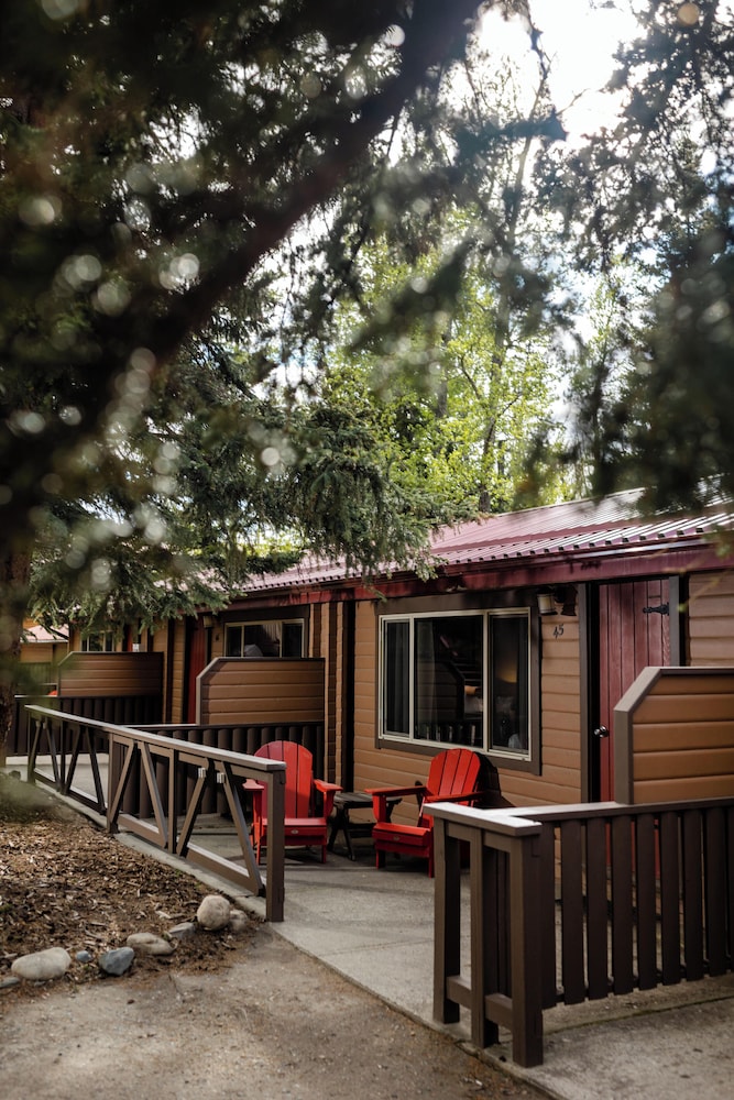 Miette Mountain Cabins 40/50