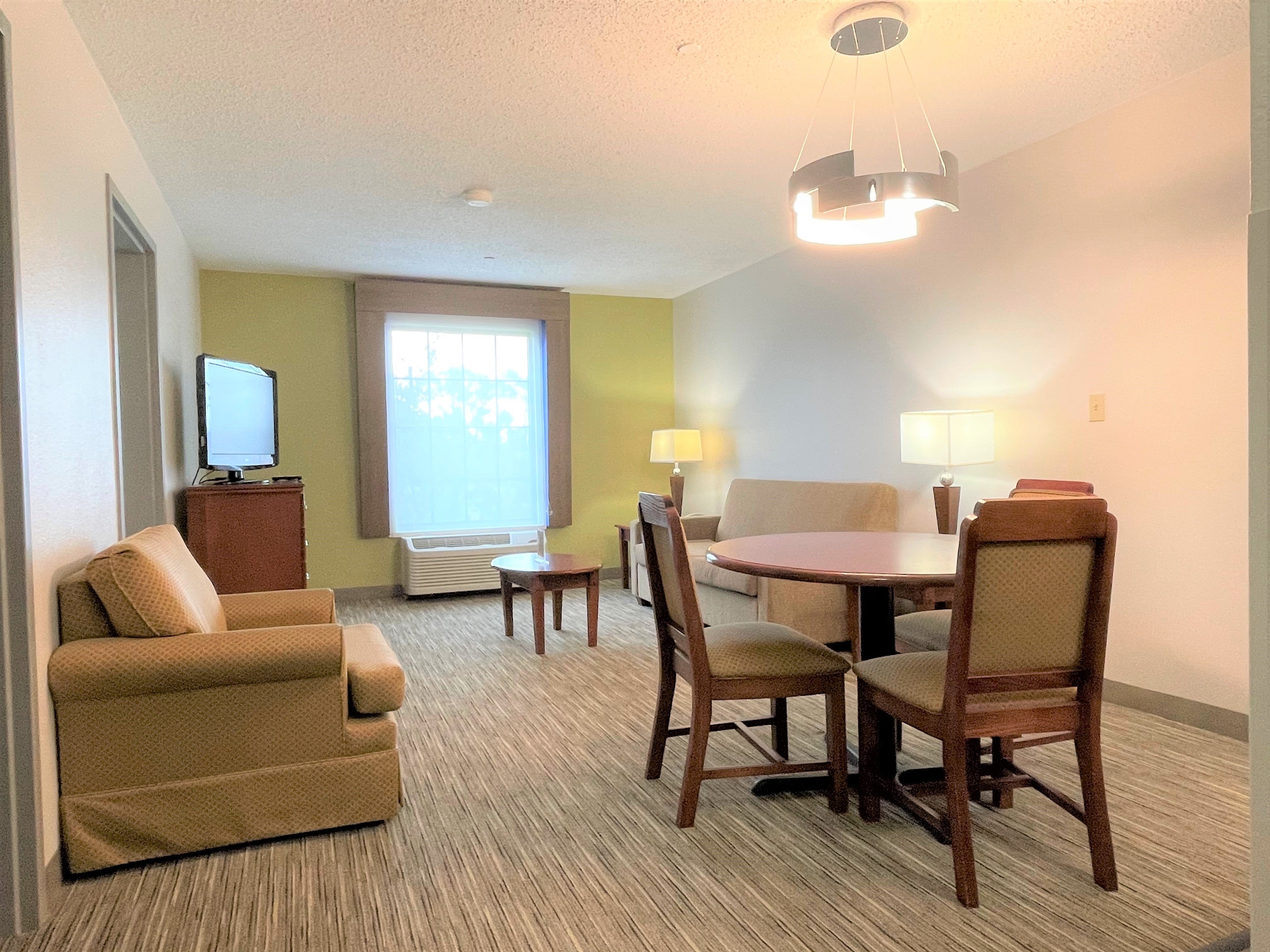 Holiday Inn Express & Suites Sulphur (Lake Charles) 34/50