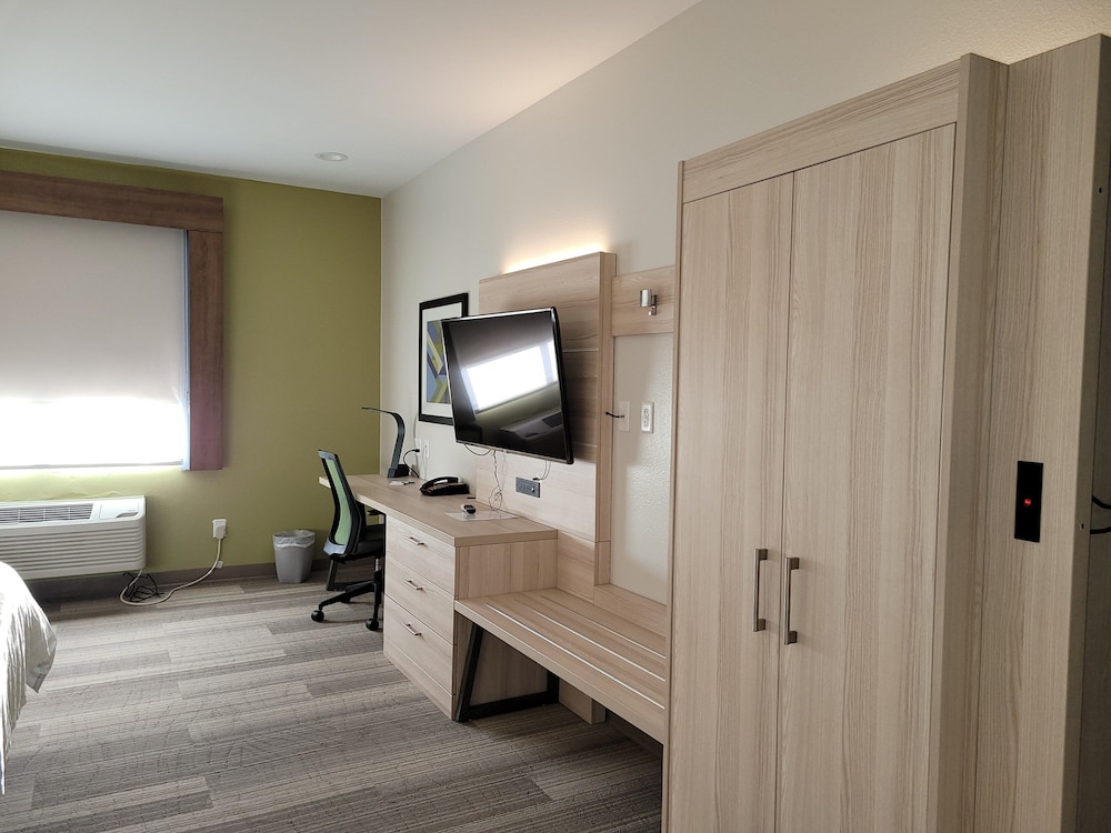 Holiday Inn Express Hotel Suites Vidor South 71/71
