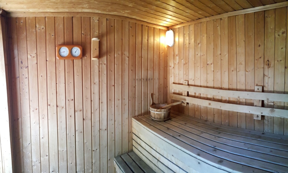 April Suites 38/64