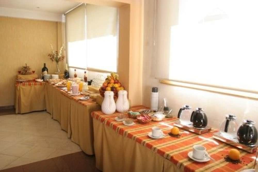 Ritz Hotel Mendoza 43/55