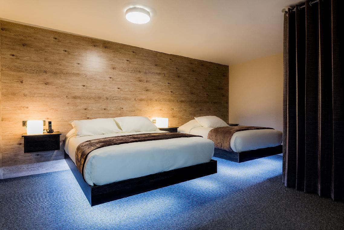 Family, Queen Bed