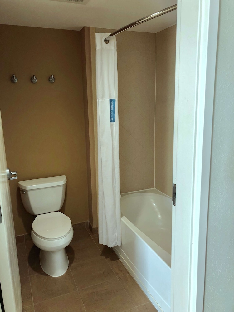 Hampton Inn And Suites Norfolk Airport 11/46