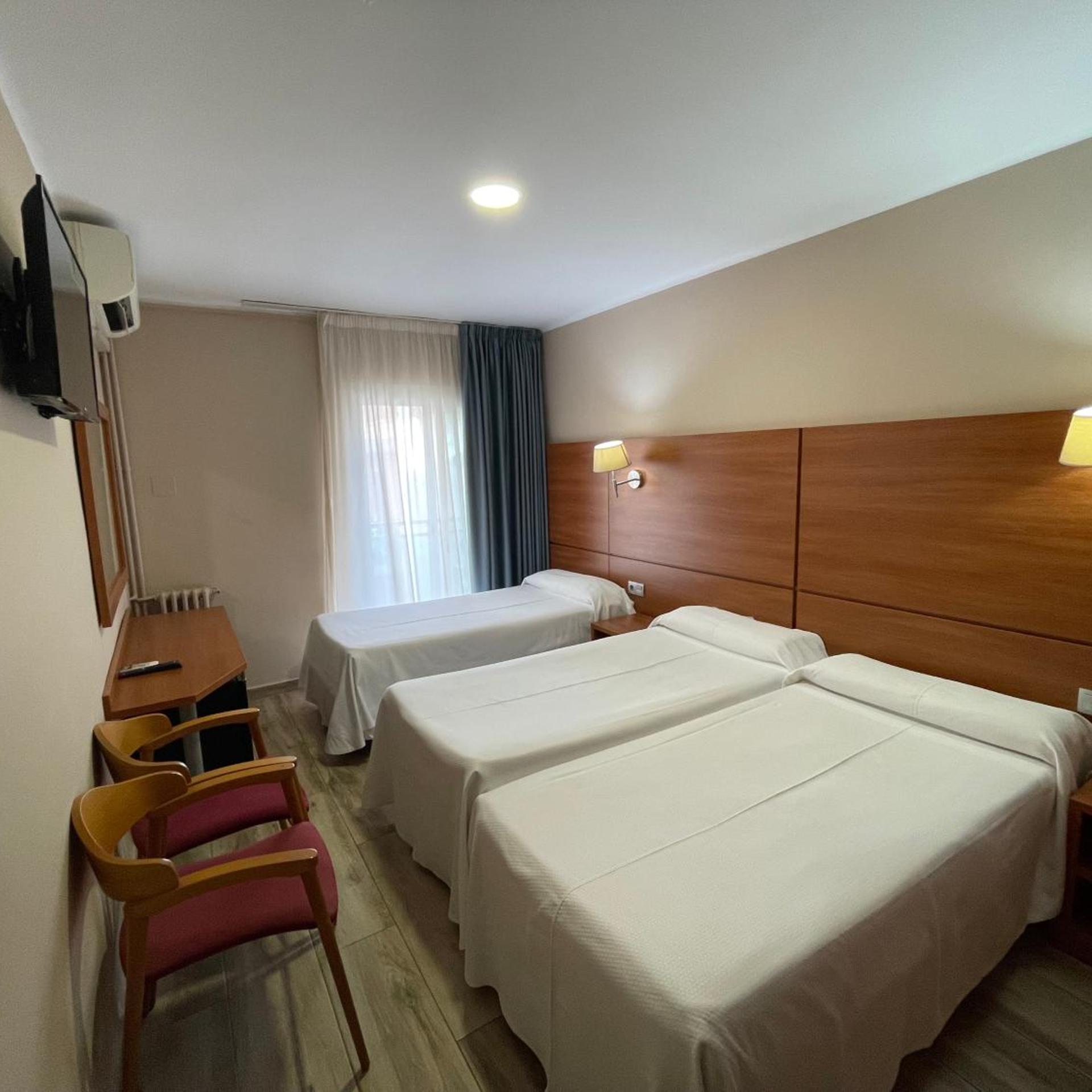 Room, Twin Beds, with Extra Bed