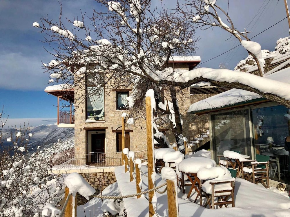 Almond House Suites Arachova 48/50