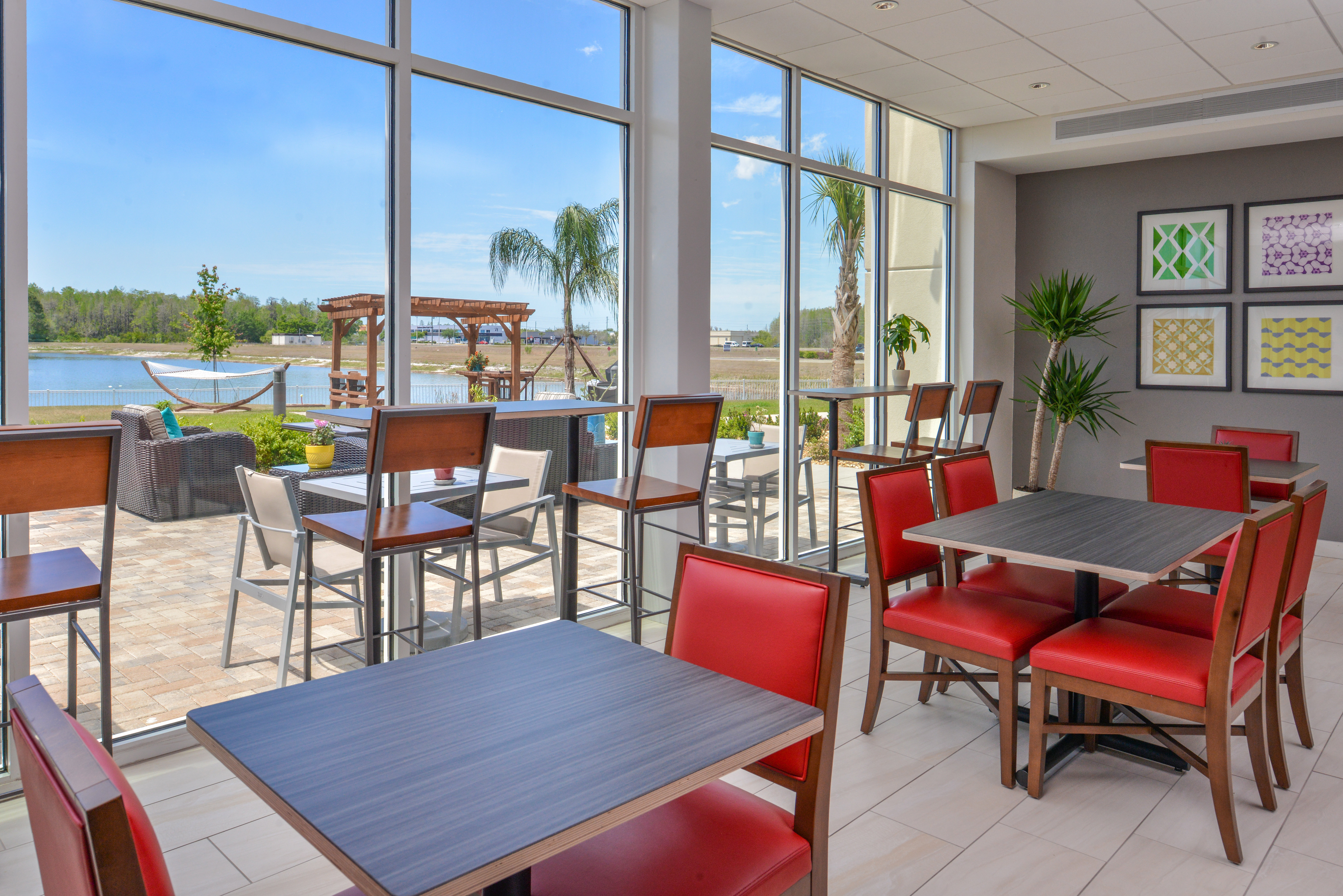 Holiday Inn Express & Suites Trinity 44/72