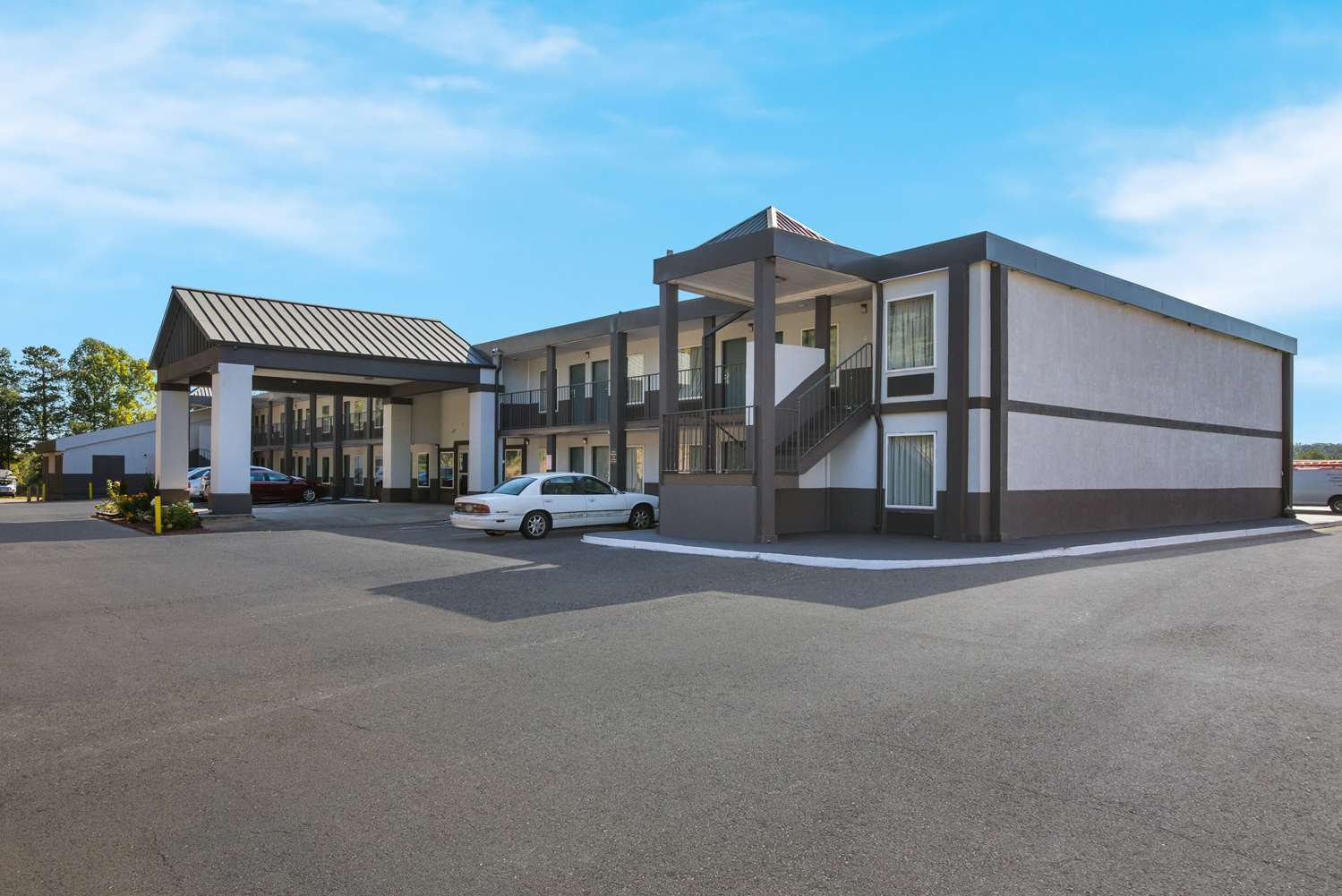 Rodeway Inn Commerce 17/24