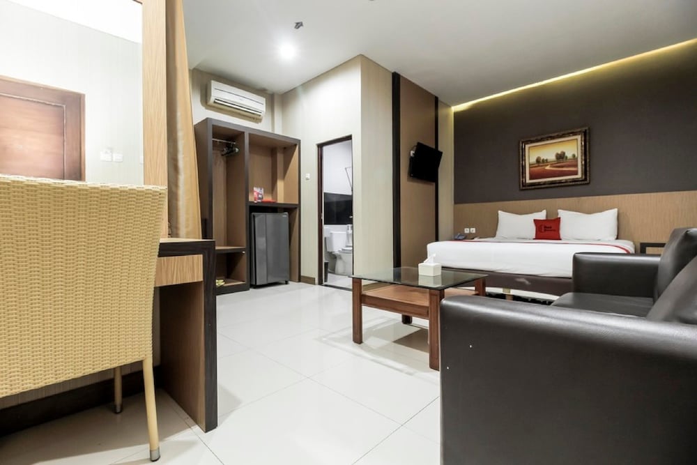 Reddoorz Plus @ Tuparev Cirebon 48/62