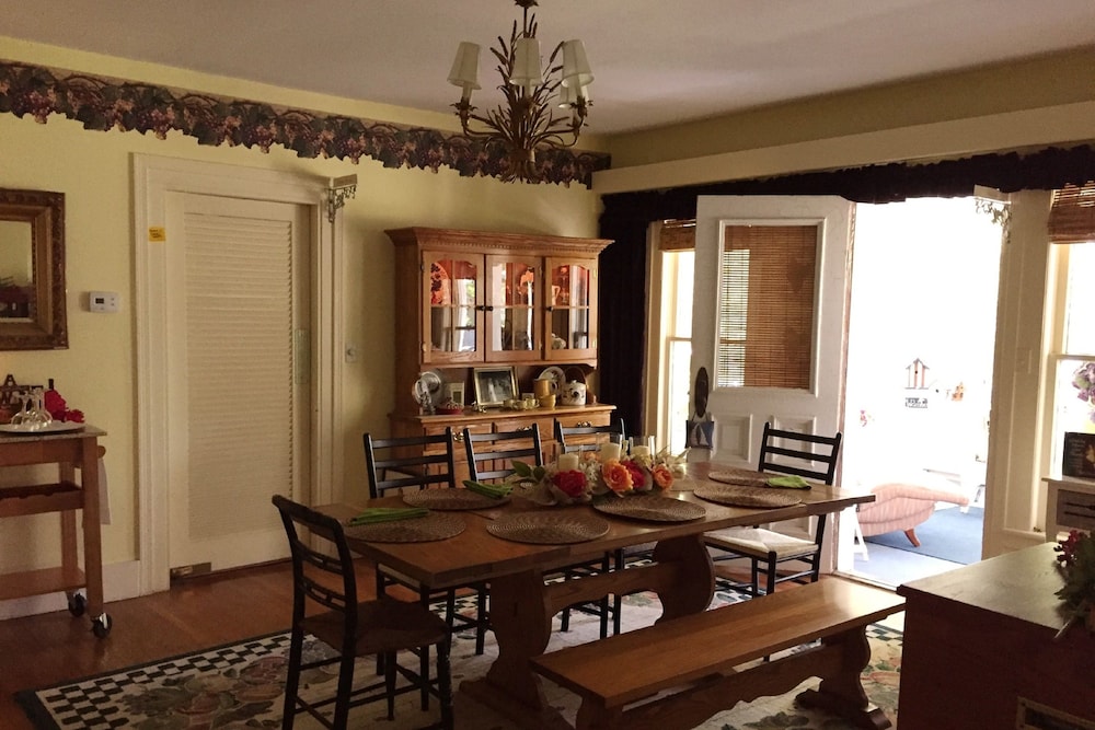 18 Vine Inn &amp; Carriage House 26/50