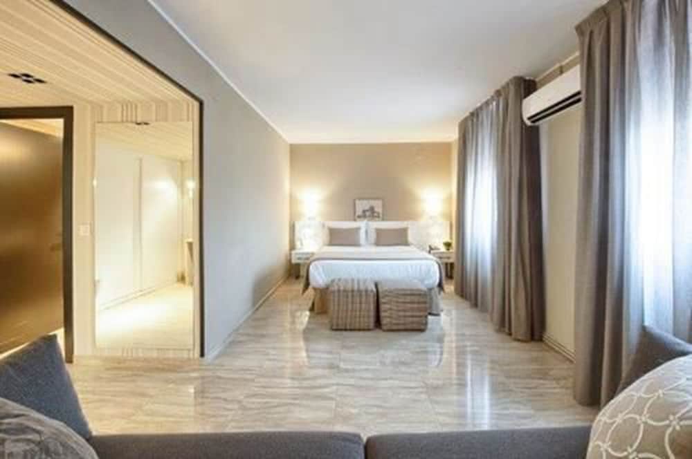 NEW HOTEL COLON 18/61
