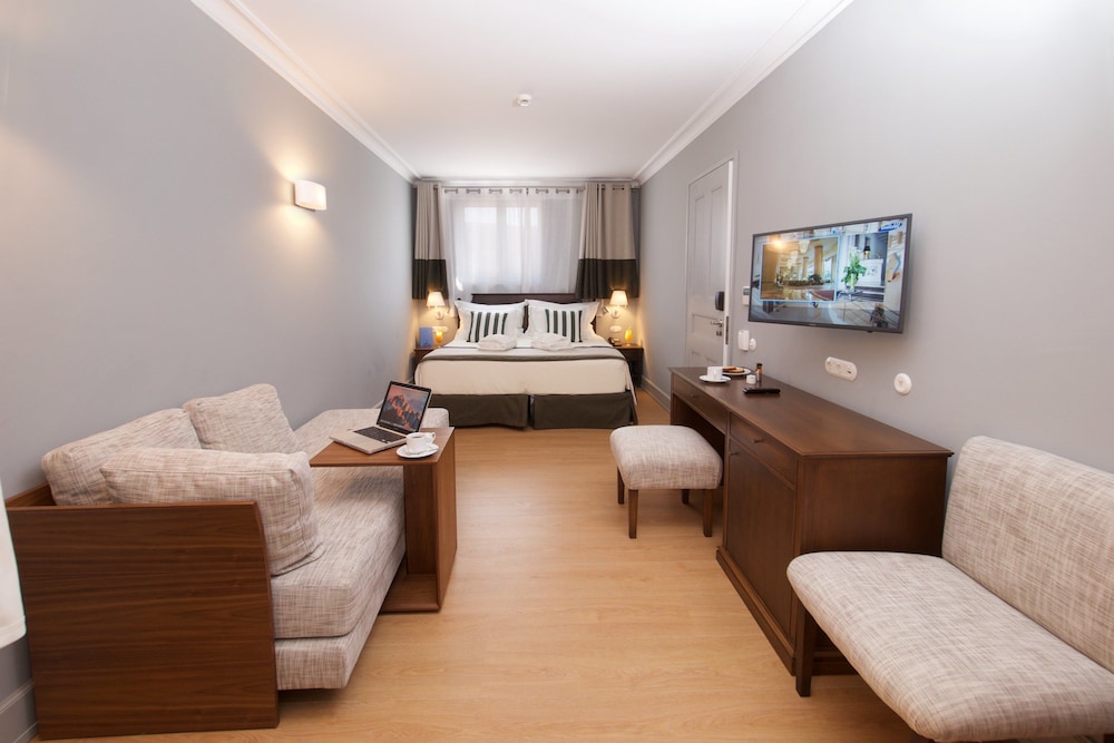 Aenos Hotel 43/62