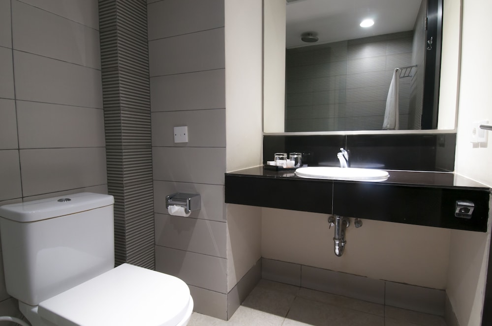 100 Sunset Hotel Kuta 66/66