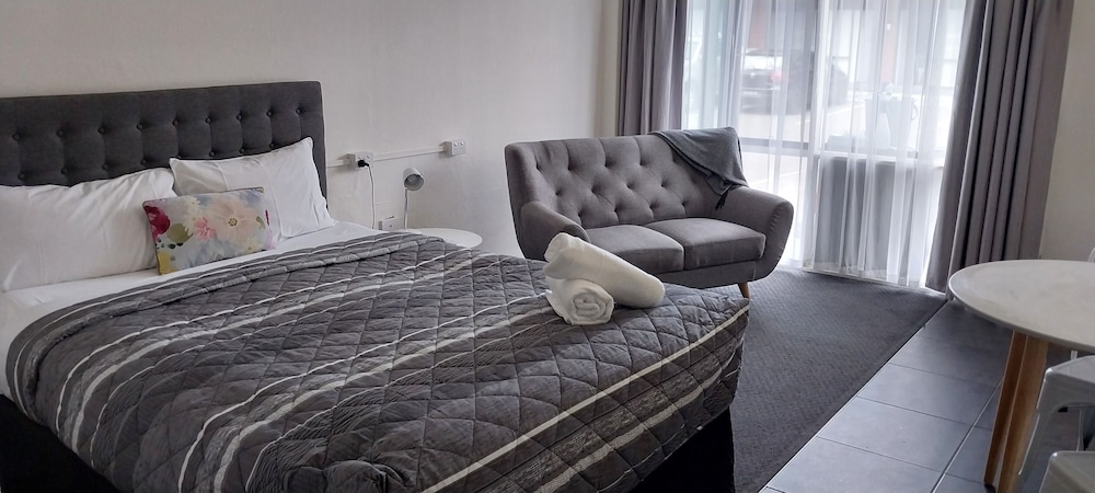 Deluxe, King Bed