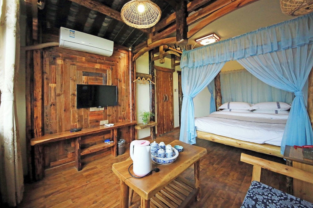 غرفة رومانسية بسرير كوين بإطلالة على الجبل، Xiangxi Dreamweaver Inn 6/6