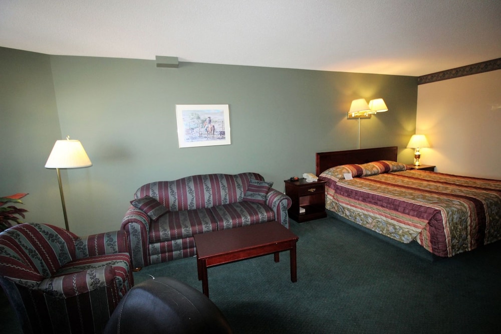 Travelodge by Wyndham Lacombe 41/54