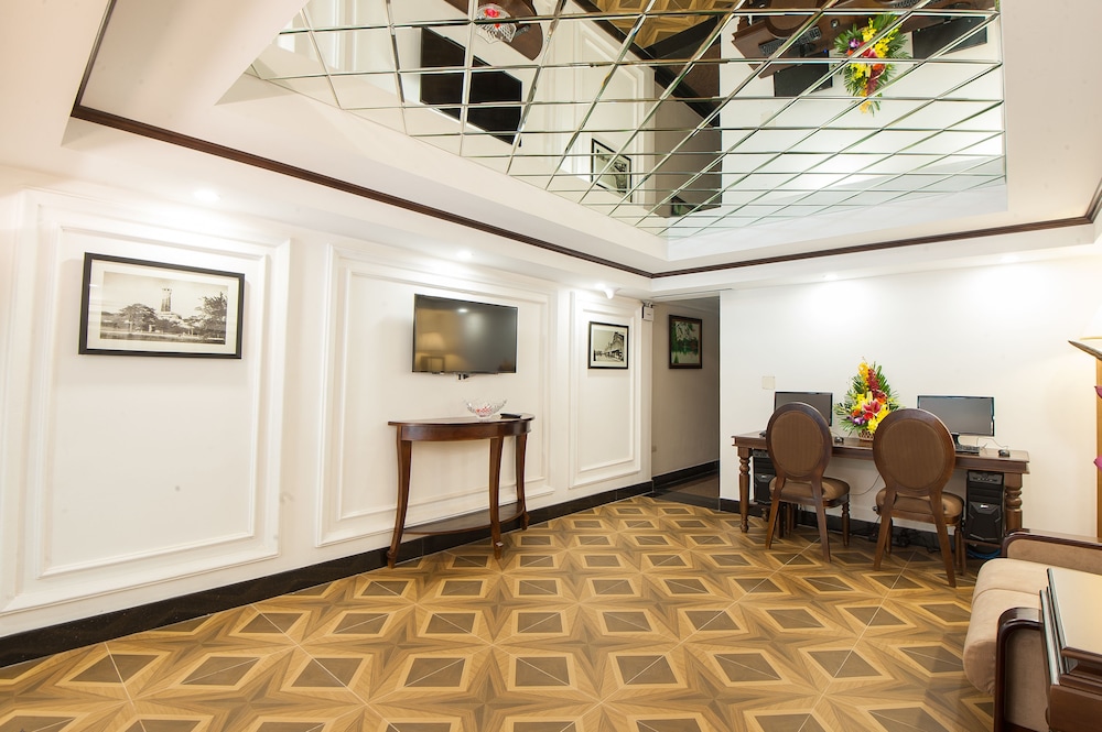 Le Foyer Hotel 45/56