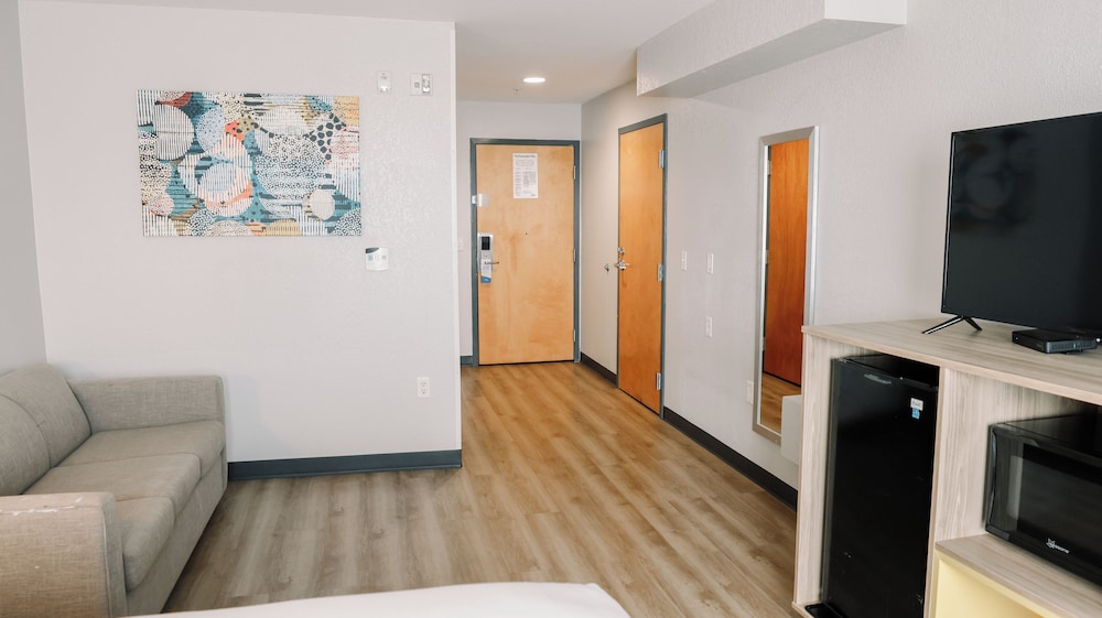 Microtel Inn & Suites by Wyndham Gulf Shores 41/64