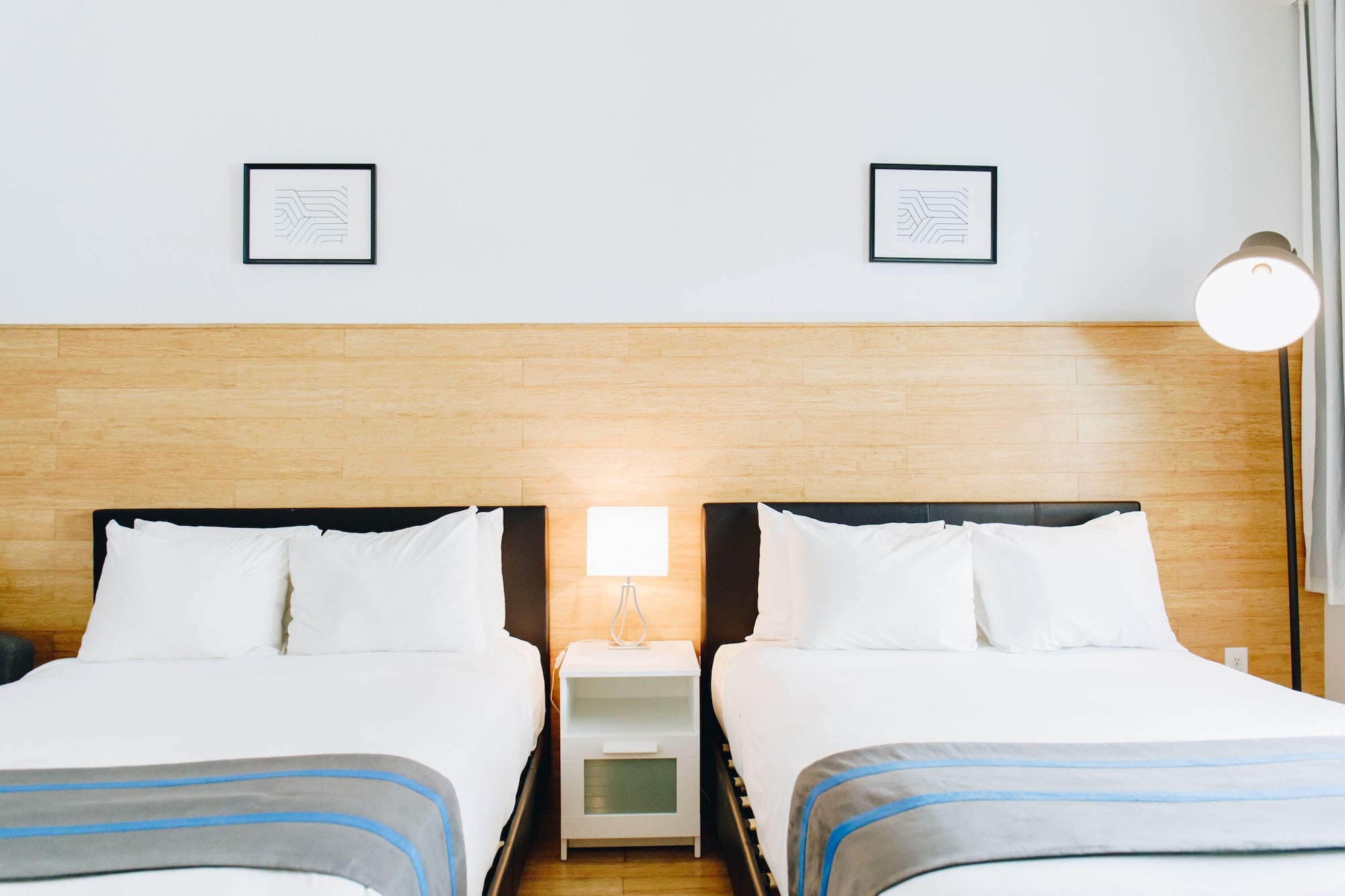 STANDARD, 2 DOUBLE BEDS