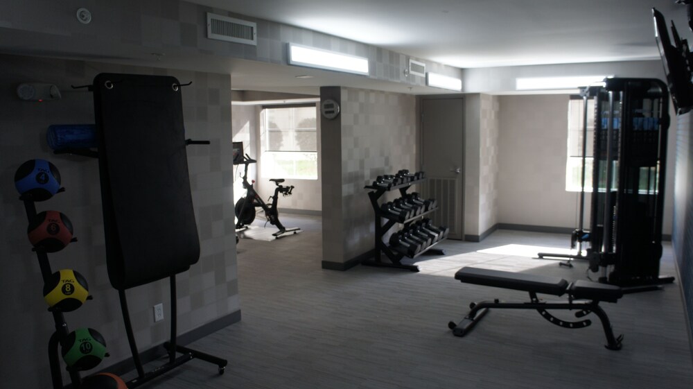 Hawthorn Extended Stay by Wyndham Knoxville 40/46