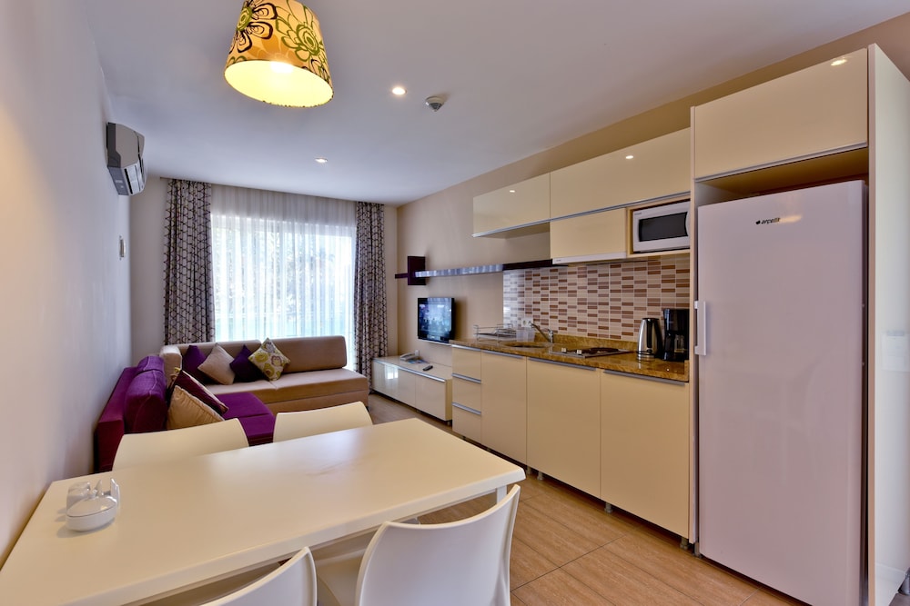 Green Garden Suites Hotel 24/29