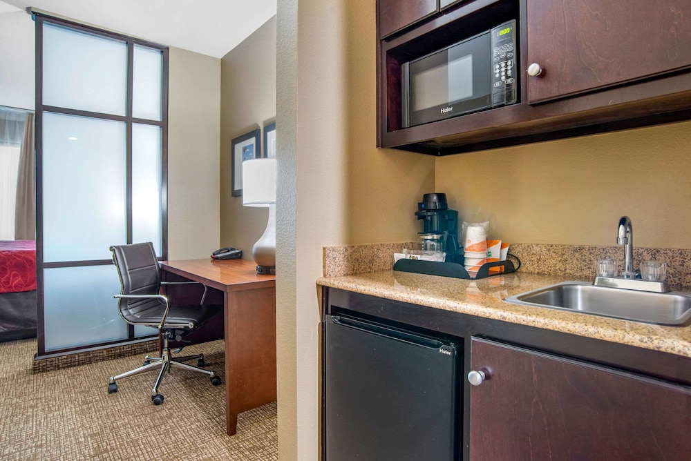 Comfort Suites Gulfport Central, MS 42/49