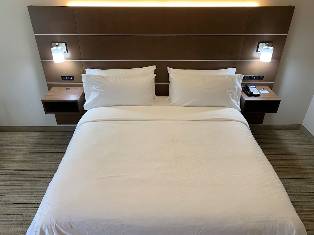 Holiday Inn Express Hillsborough Durham Area, an IHG Hotel 11/47