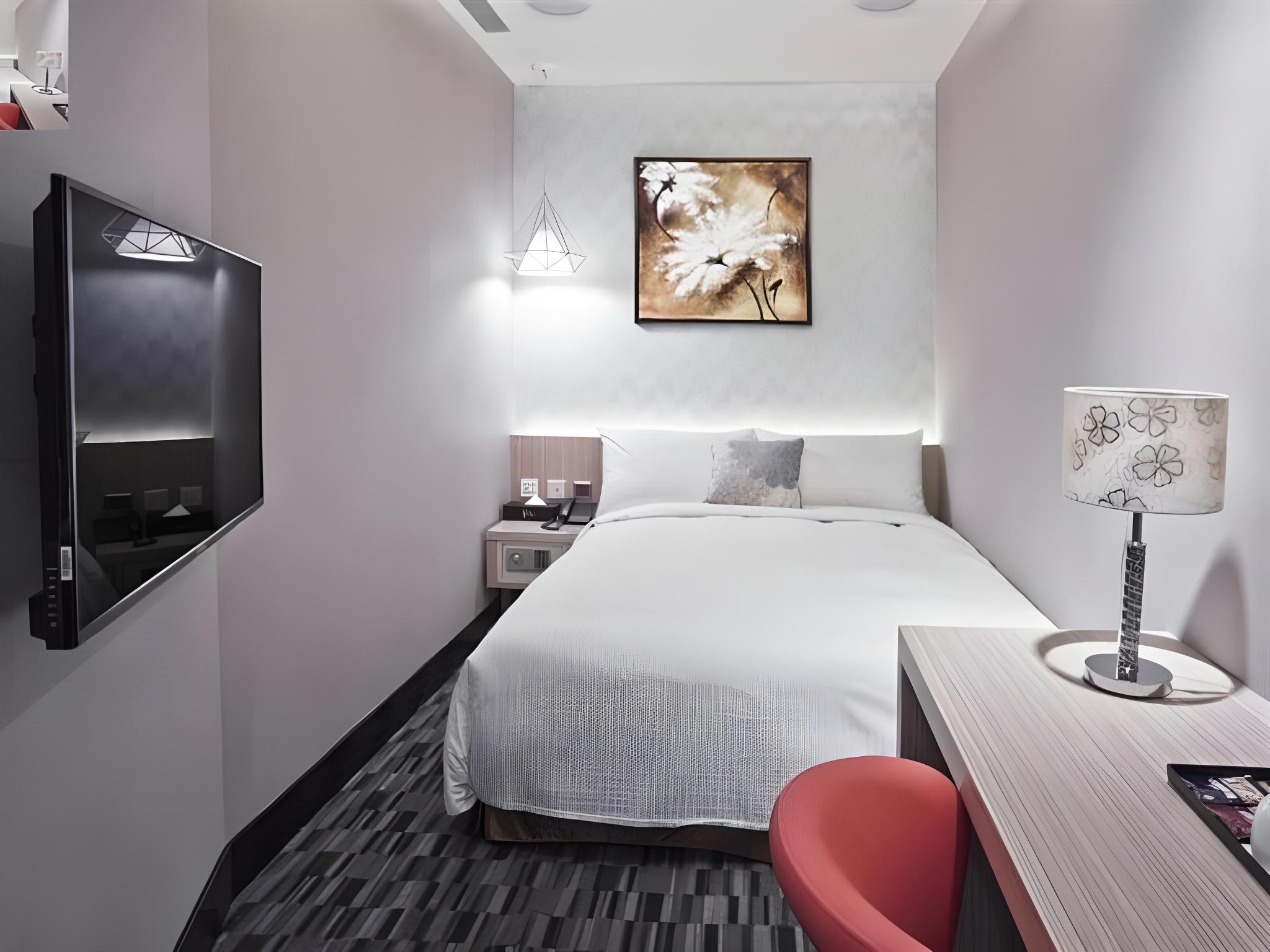 Room, Double Bed, No Window
