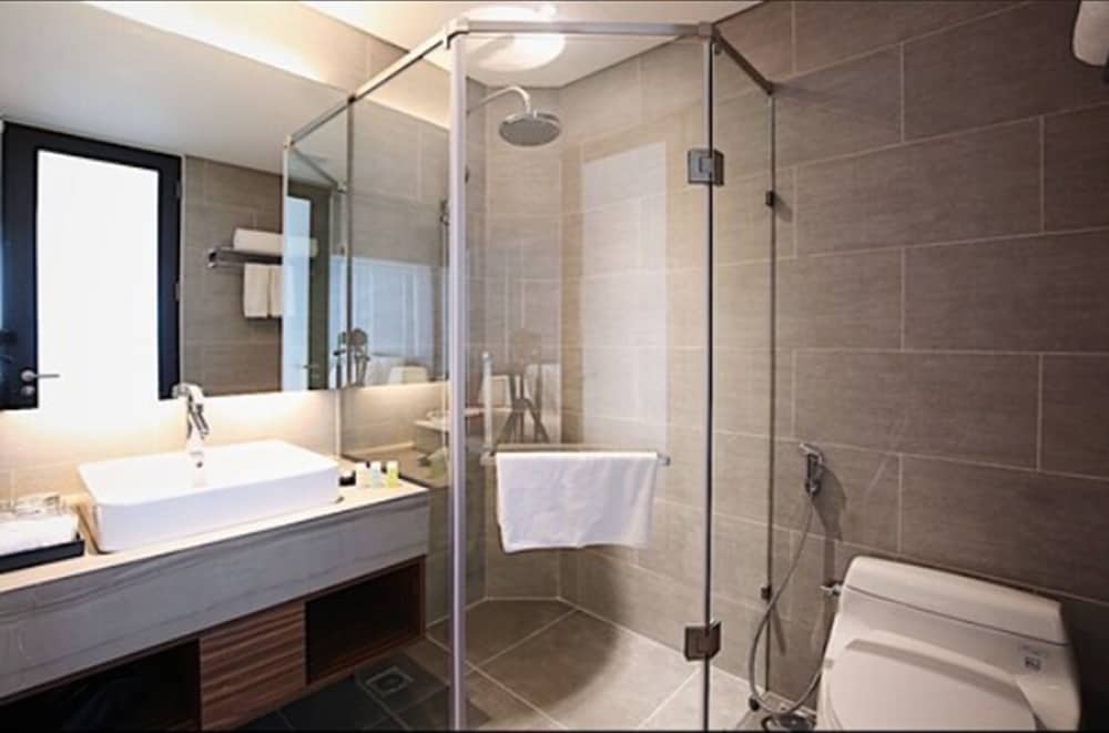 Avora Hotel 56/59