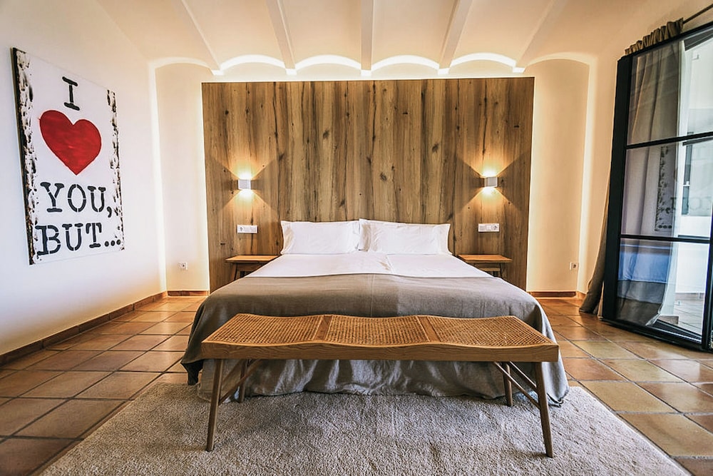 2 BEDROOMS, DELUXE, SUITE, MOUNTAIN VIEW, BALCONY
