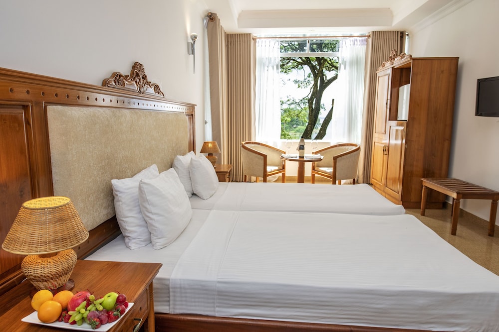 DELUXE, DOUBLE BED, LAKE VIEW