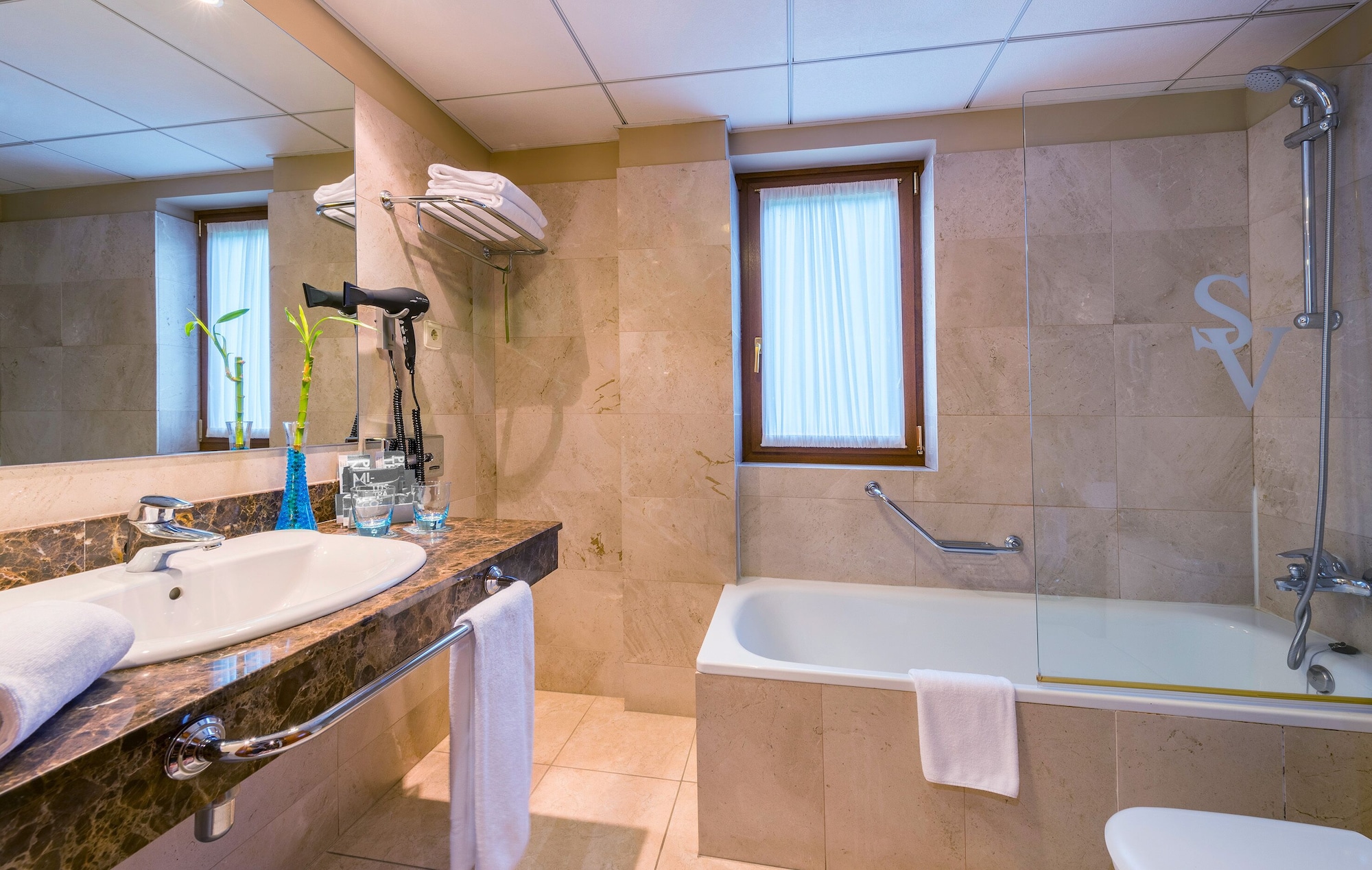 غرفة عائلية بسريرين منفصلين مع أريكة، Tryp Vielha Baqueira 7/9