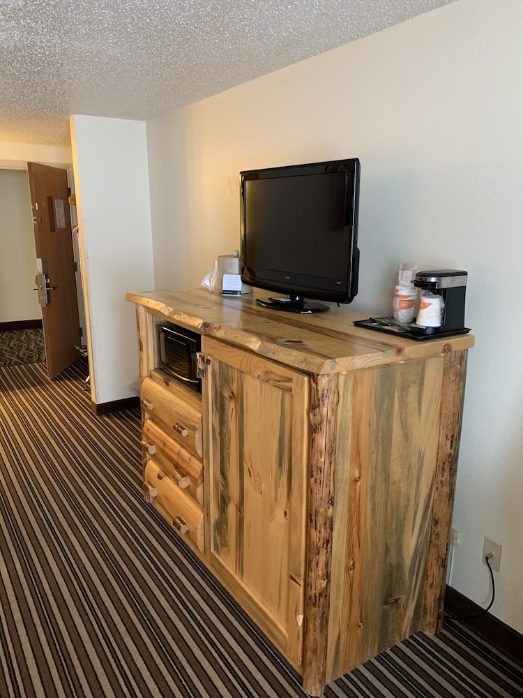 Studio6 Suites Butte, MT I-90 I-15 6/42