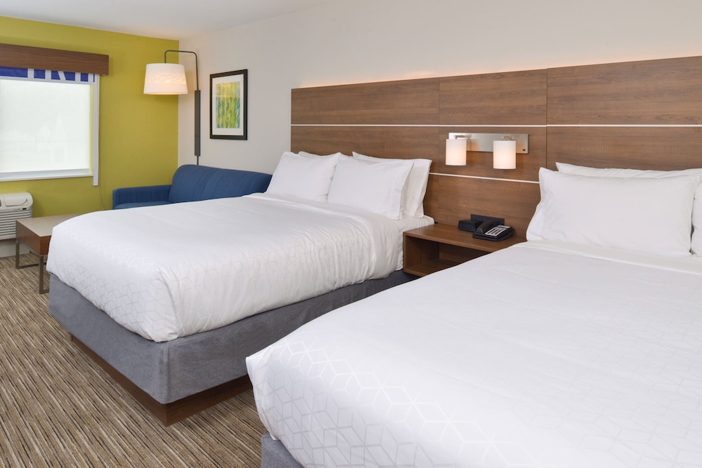 Suite, 2 Queen Beds, Accessible