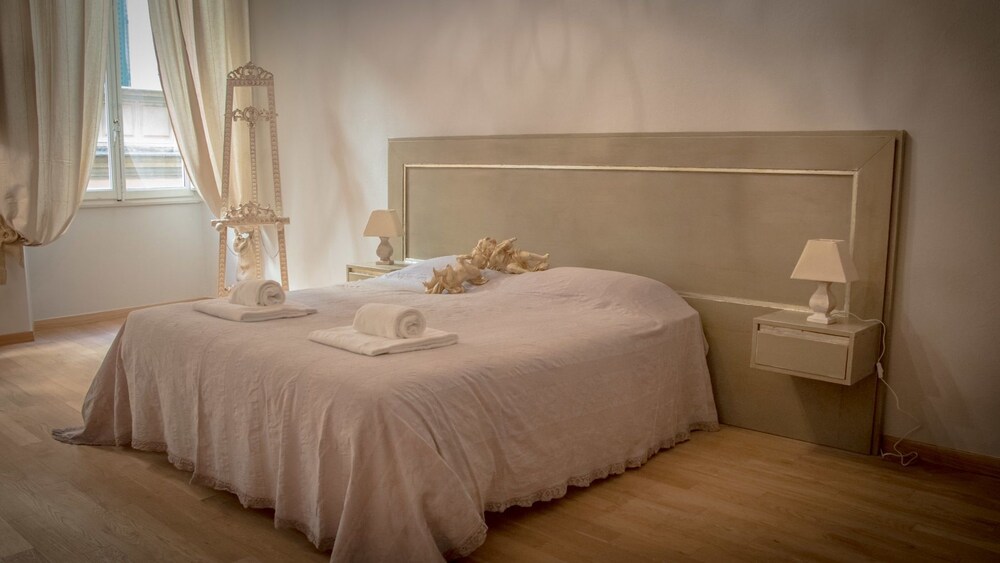 Breathtaking 4BD Apt 5min Walk to Duomo 5/33