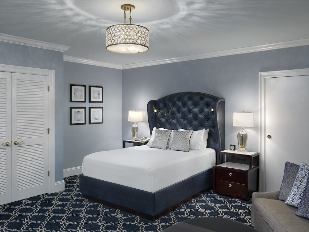 Classic, Queen Bed, Accessible
