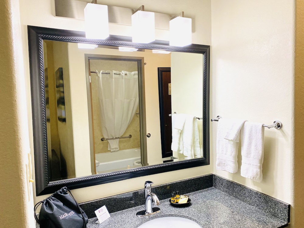 Best Western Plus The Four Corners Inn 58/69