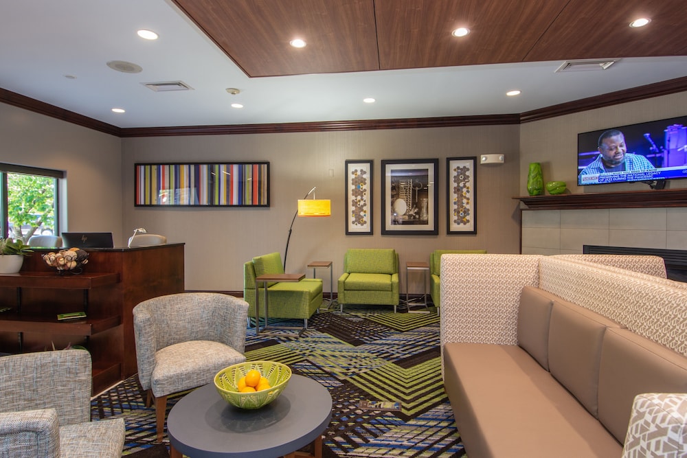 Holiday Inn Express Hotel And Suites Springfield Medical District 25/34
