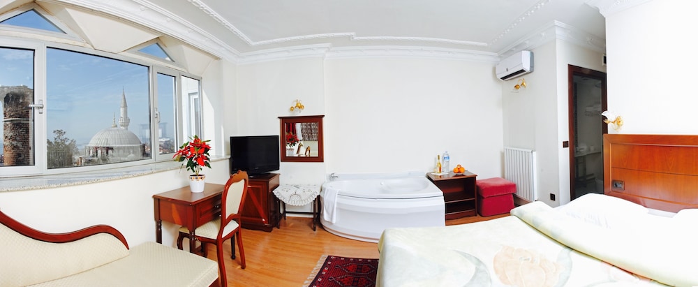Ada Hotel 40/77