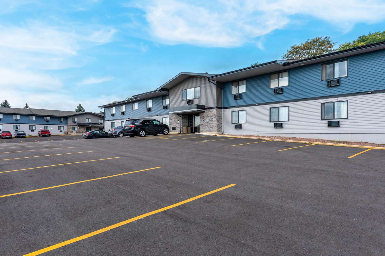 Econo Lodge Madison East 24/24