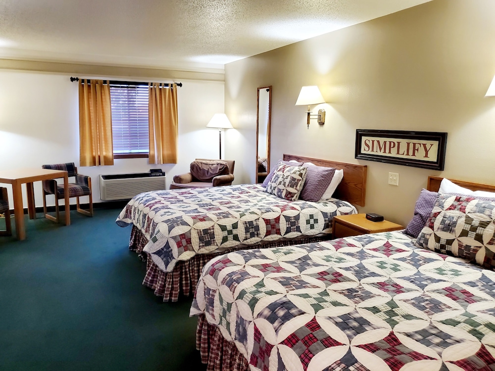 Covered Wagon Motel (ex Rodeway Inn Lusk) 8/50