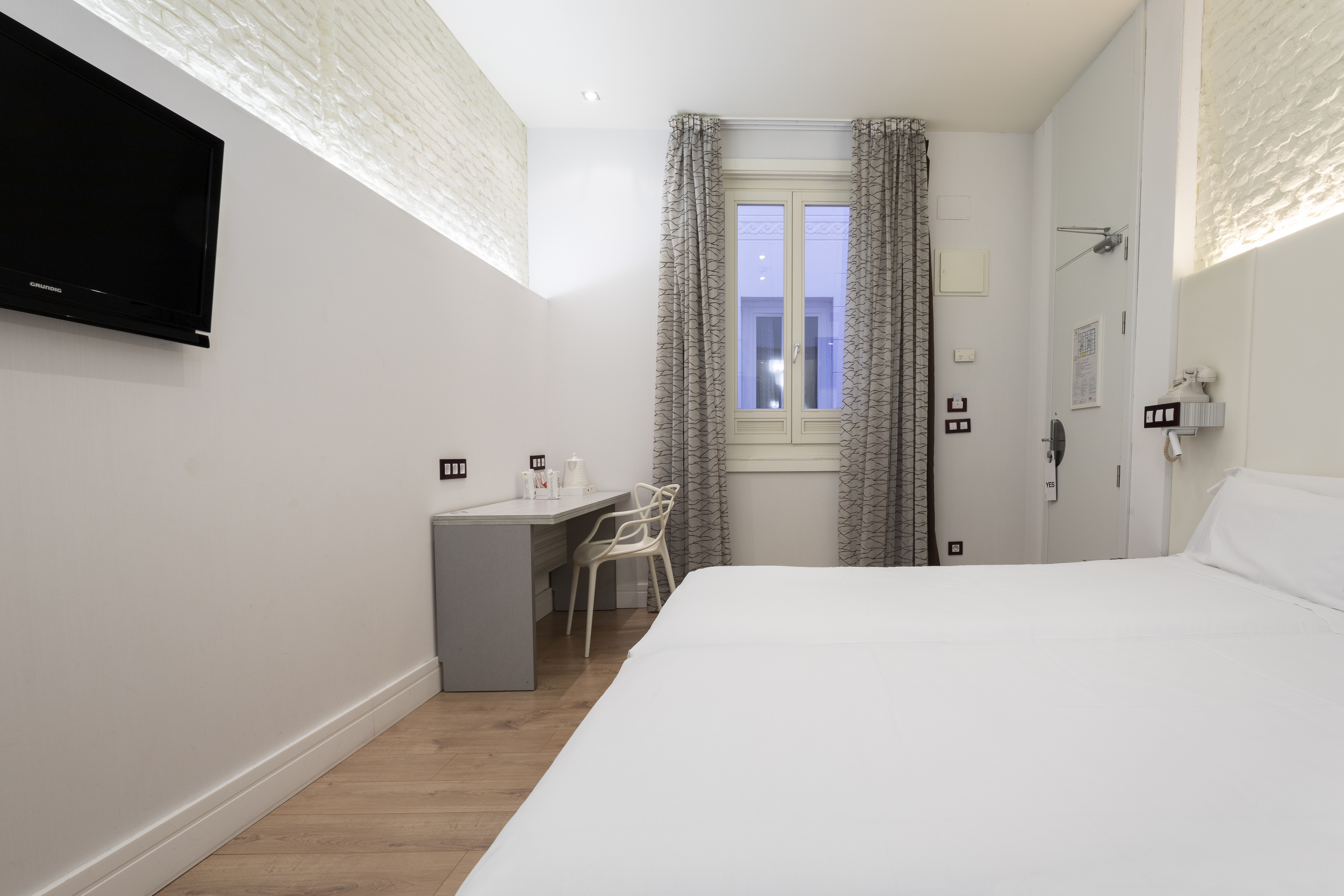 Room, Single, Double or Twin Bed