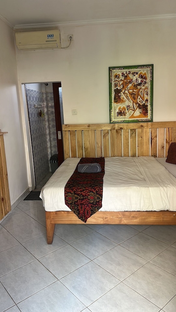 Sari Buana Bed Breakfast 44/62