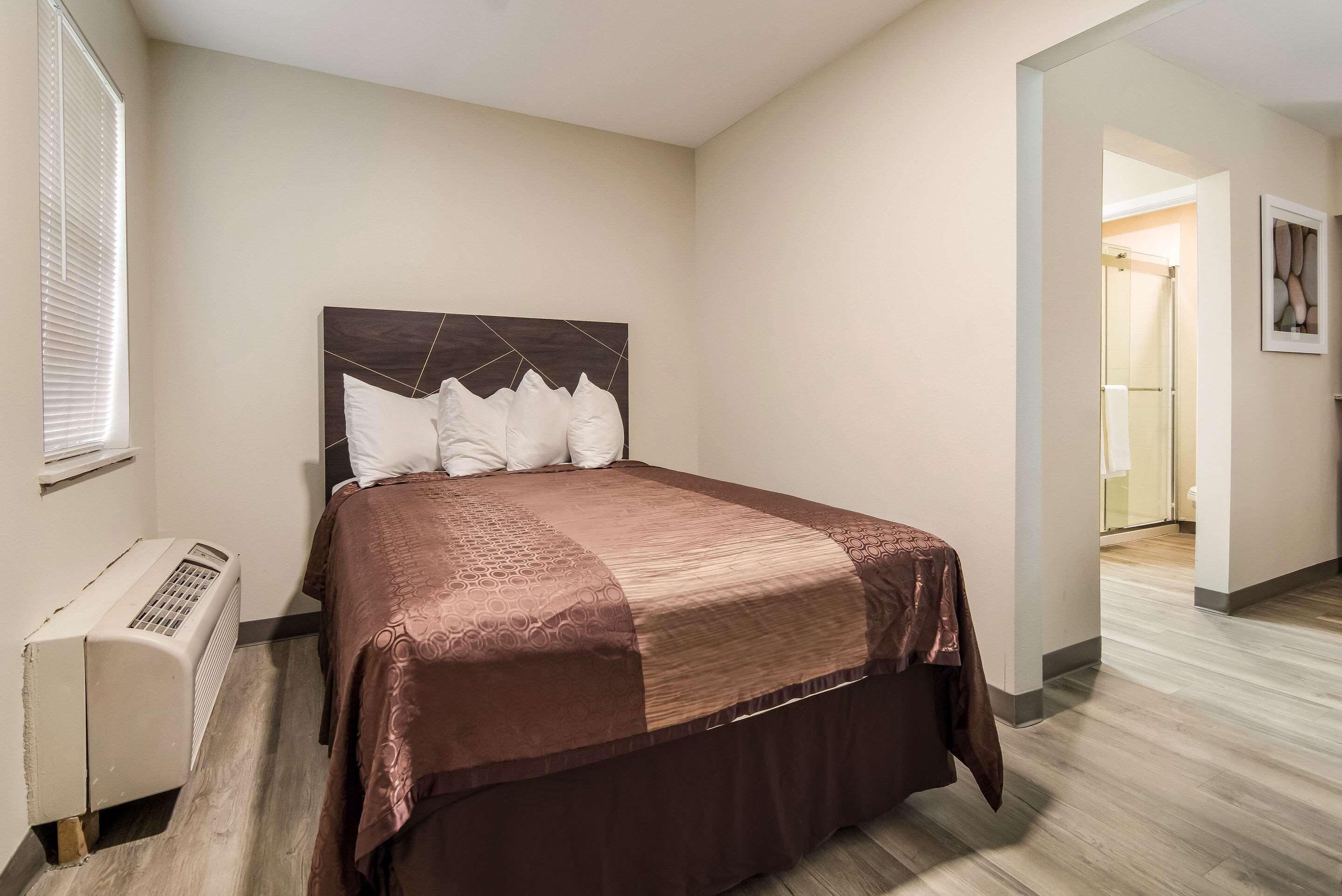 UPGRADE, SUITE, KING BED