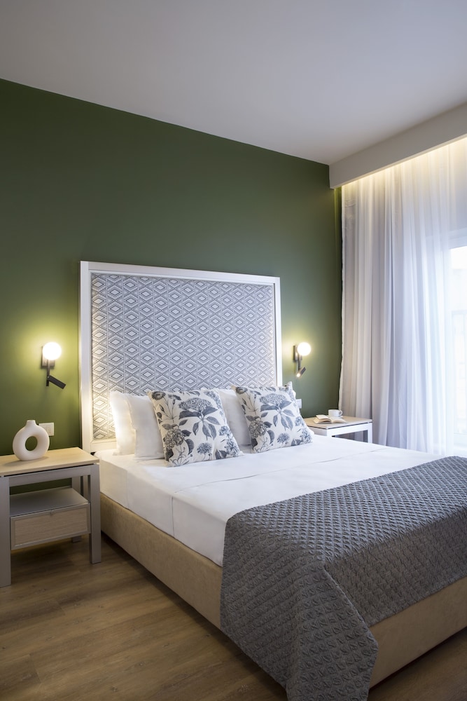 Zeus Essence Bucharest, Trademark Collection by Wyndham 21/65
